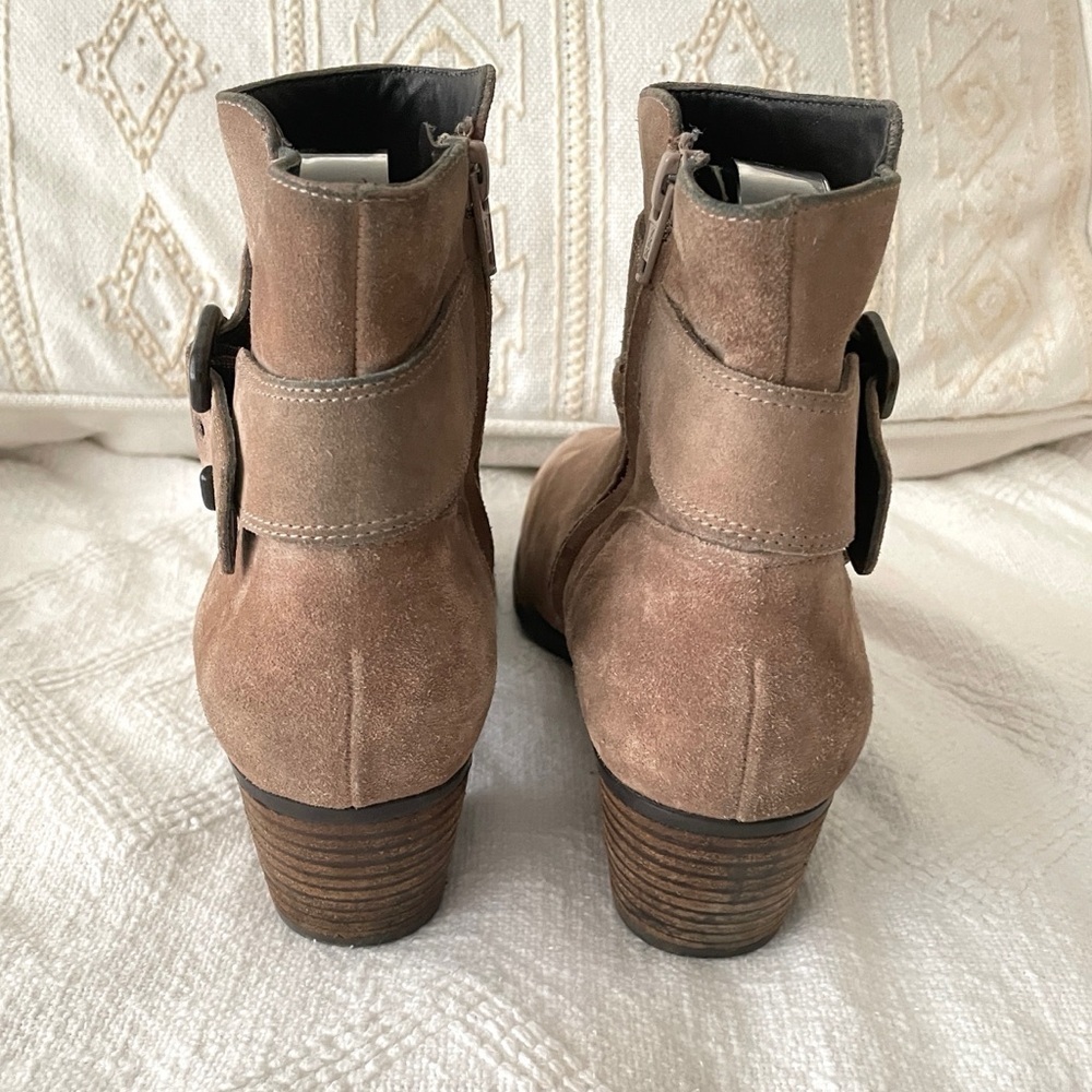 Paul Green Jano Moto Booties Beige Suede Buckle Chunky Heel Size 7, fit like 8.5 - Picture 3 of 14